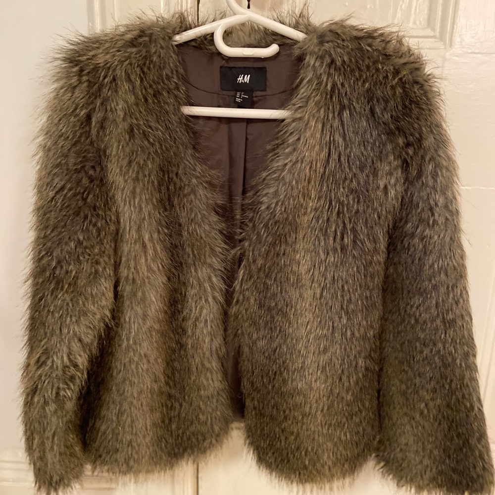 HM faux fur coat. Size 4